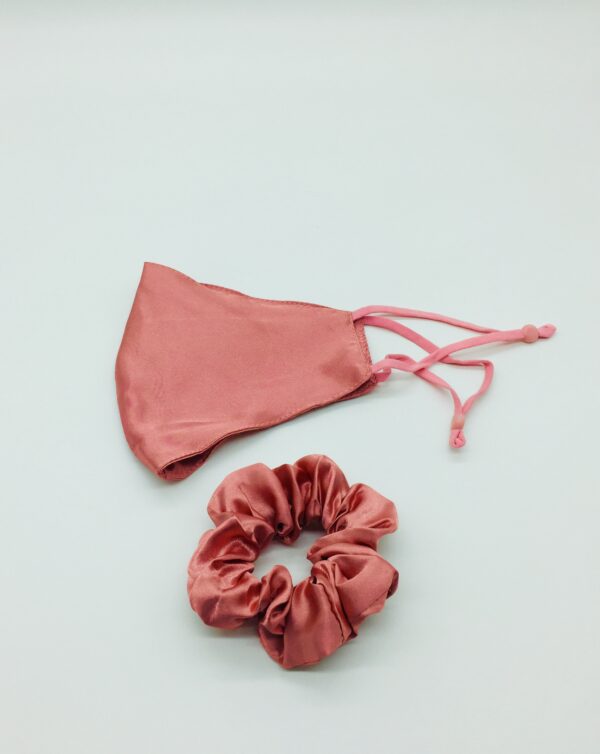 dark pink mask and scrunchies set - Image 2